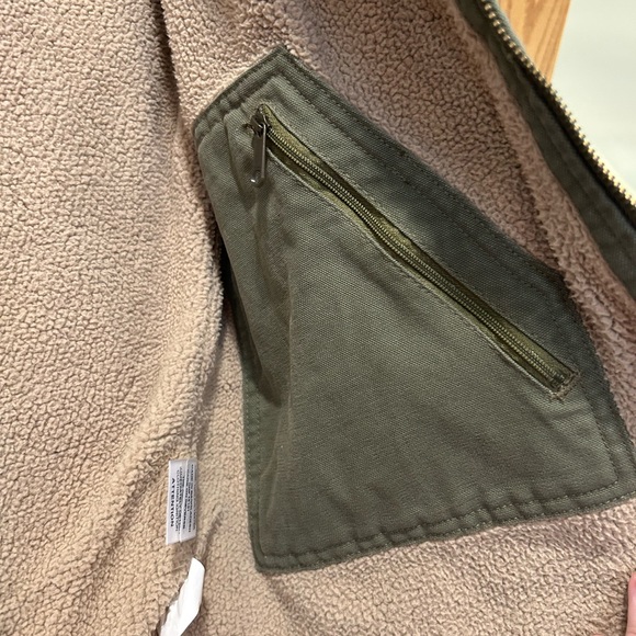 SCHMIDT Women’s Olive Green Sherpa-Lined Vest - Picture 7 of 9